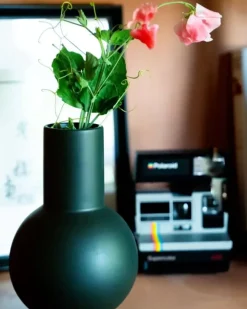 Motel a Miio Vasen>Bola Vase M Dunkelgrun