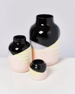 Motel a Miio Vasen>Nuno Vase M Schwarz Rosa Gelb Gestreift